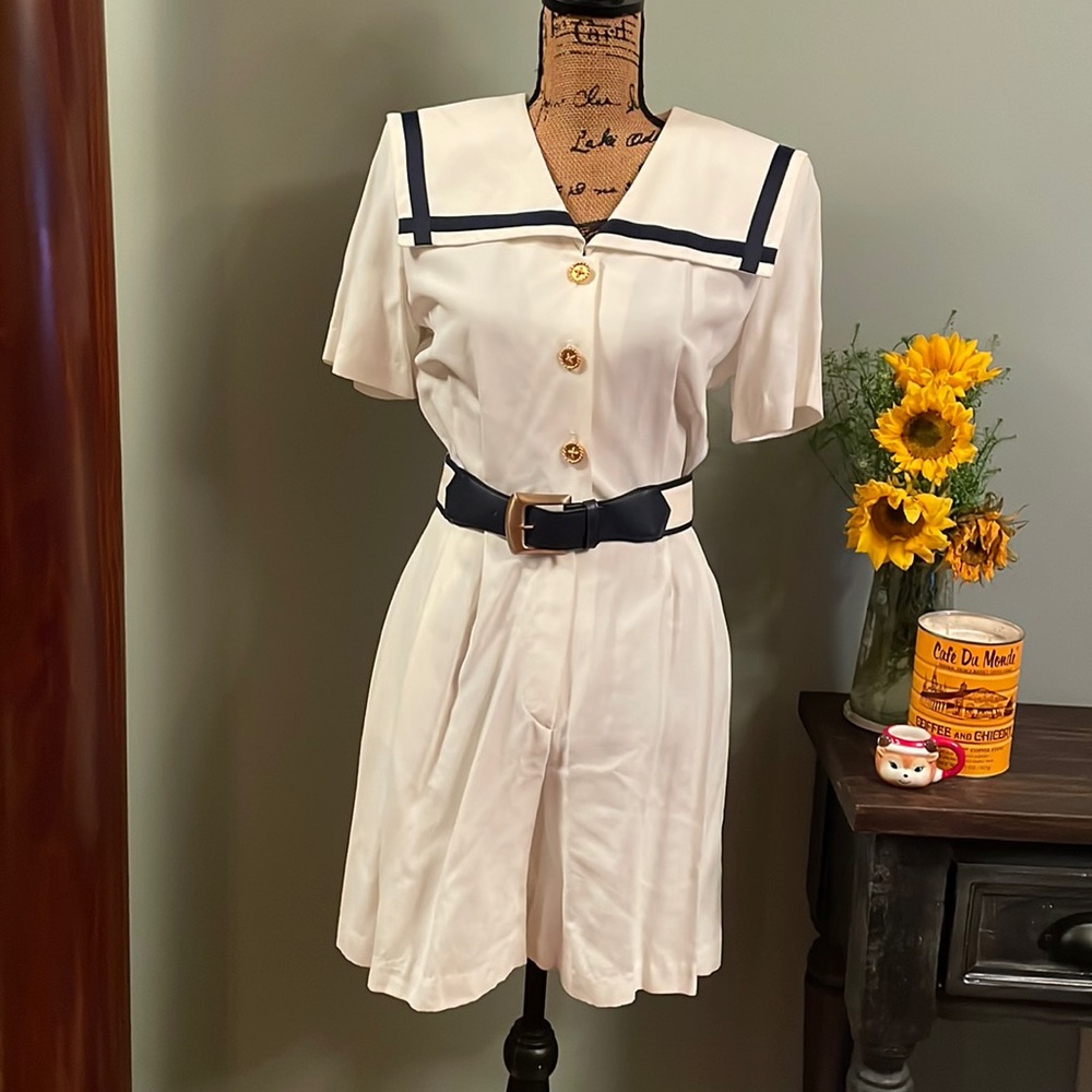 1980s jumpsuit by J.S.J. 1980s size 7/8. Measurements below.